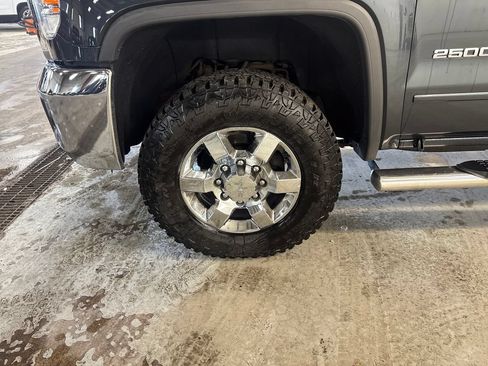 Used 2018 GMC Sierra 2500 SLE w/ SLE Preferred Package AWD/4WD image 11