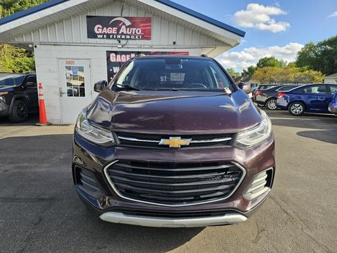 Used 2020 Chevrolet Trax LT w/ LT Convenience Package AWD/4WD image 3