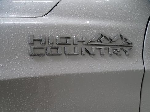 Certified 2024 Chevrolet Suburban High Country AWD/4WD image 25