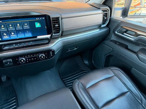 Used 2024 Chevrolet Silverado 2500 LT w/ Convenience Package image 18