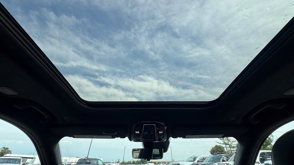 Used 2023 Jeep Grand Cherokee L Summit AWD/4WD image 9