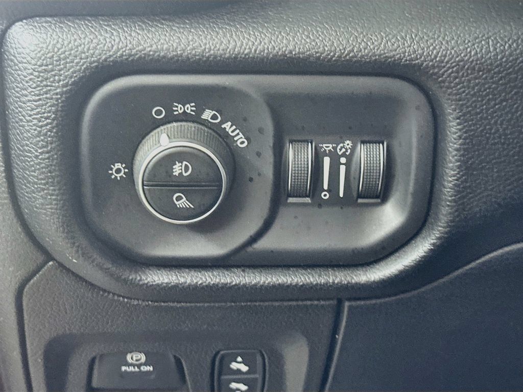 Used 2019 RAM 1500 Laramie RWD image 23