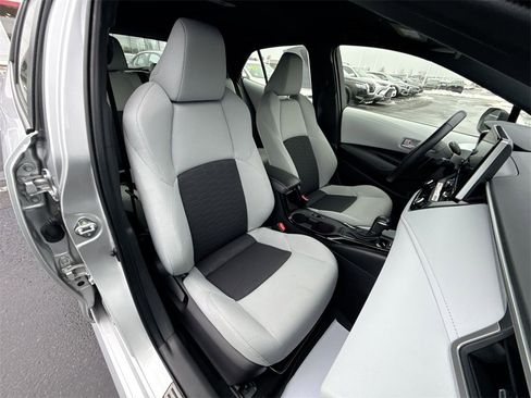 Used 2023 Toyota Corolla SE w/ SE Premium Package image 30
