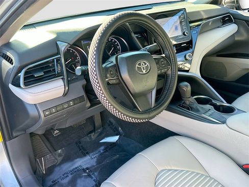 Used 2024 Toyota Camry SE image 9