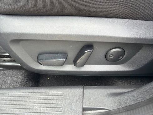 Used 2025 Nissan Rogue SV AWD/4WD image 29