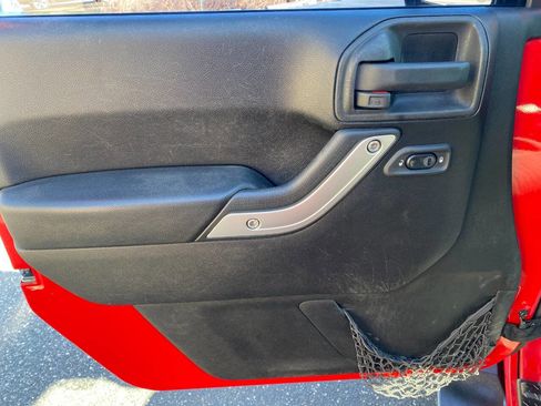 Used 2012 Jeep Wrangler Unlimited Sahara w/ Connectivity Group image 11