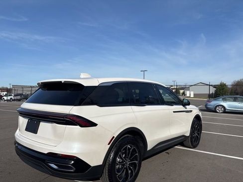 Certified 2025 Lincoln Nautilus Premier image 4