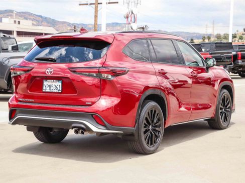 Certified 2024 Toyota Highlander XSE FWD image 7