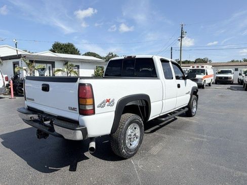 Used 2006 GMC Sierra 2500 W/T w/ Heavy-Duty Power Package AWD/4WD image 6