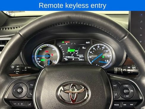Used 2023 Toyota Venza XLE AWD/4WD image 11