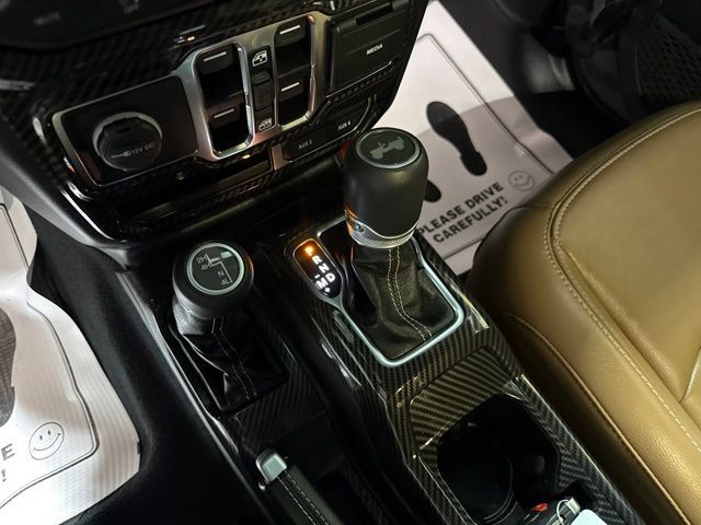Used 2022 Jeep Wrangler Unlimited Sahara w/ LED Lighting Group AWD/4WD image 9