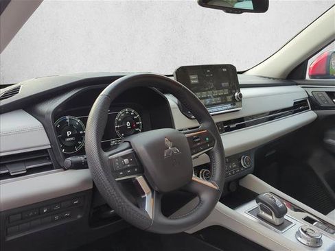 Used 2023 Mitsubishi Outlander SEL image 9