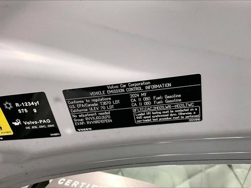 Used 2024 Volvo XC40 B5 Plus w/ Protection Package Premier AWD/4WD image 32