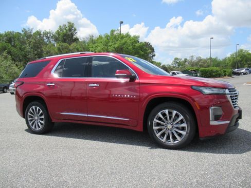 Used 2022 Chevrolet Traverse Premier AWD/4WD image 2