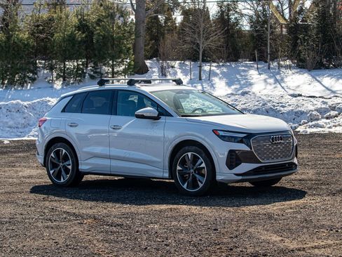 Used 2022 Audi Q4 e-tron Premium Plus image 10