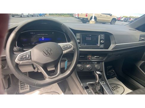 Used 2024 Volkswagen Jetta Sport image 14