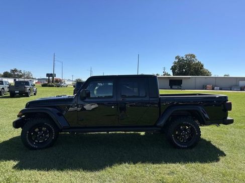 New 2025 Jeep Gladiator Willys image 15