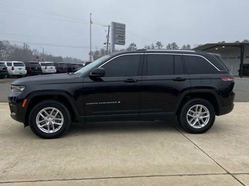 Used 2023 Jeep Grand Cherokee Laredo image 7