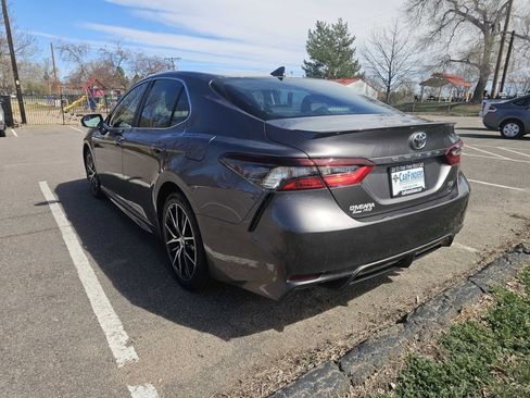 Used 2023 Toyota Camry SE image 3