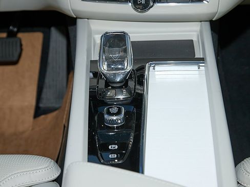 New 2026 Volvo XC60 T8 Ultra w/ Protection Package Premier image 27