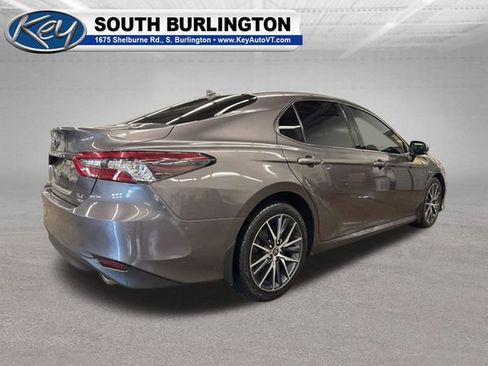 Used 2021 Toyota Camry XLE AWD/4WD image 7