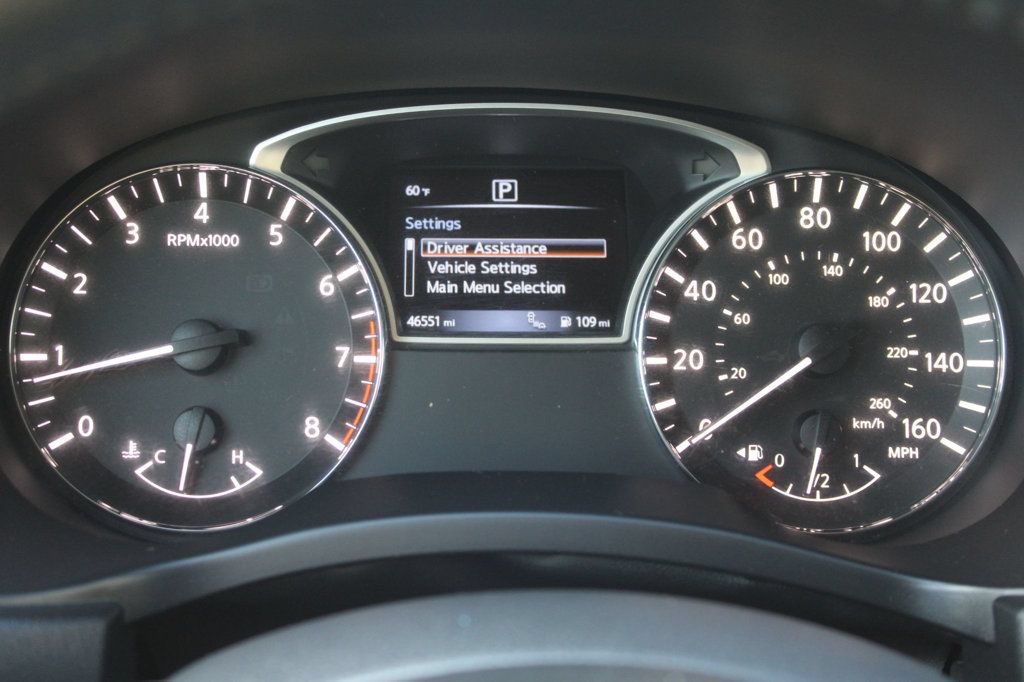 Used 2020 Nissan Pathfinder SL FWD image 11