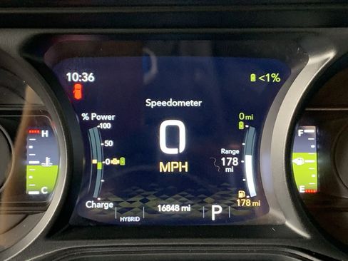 Used 2025 Jeep Wrangler Unlimited Sahara AWD/4WD image 24