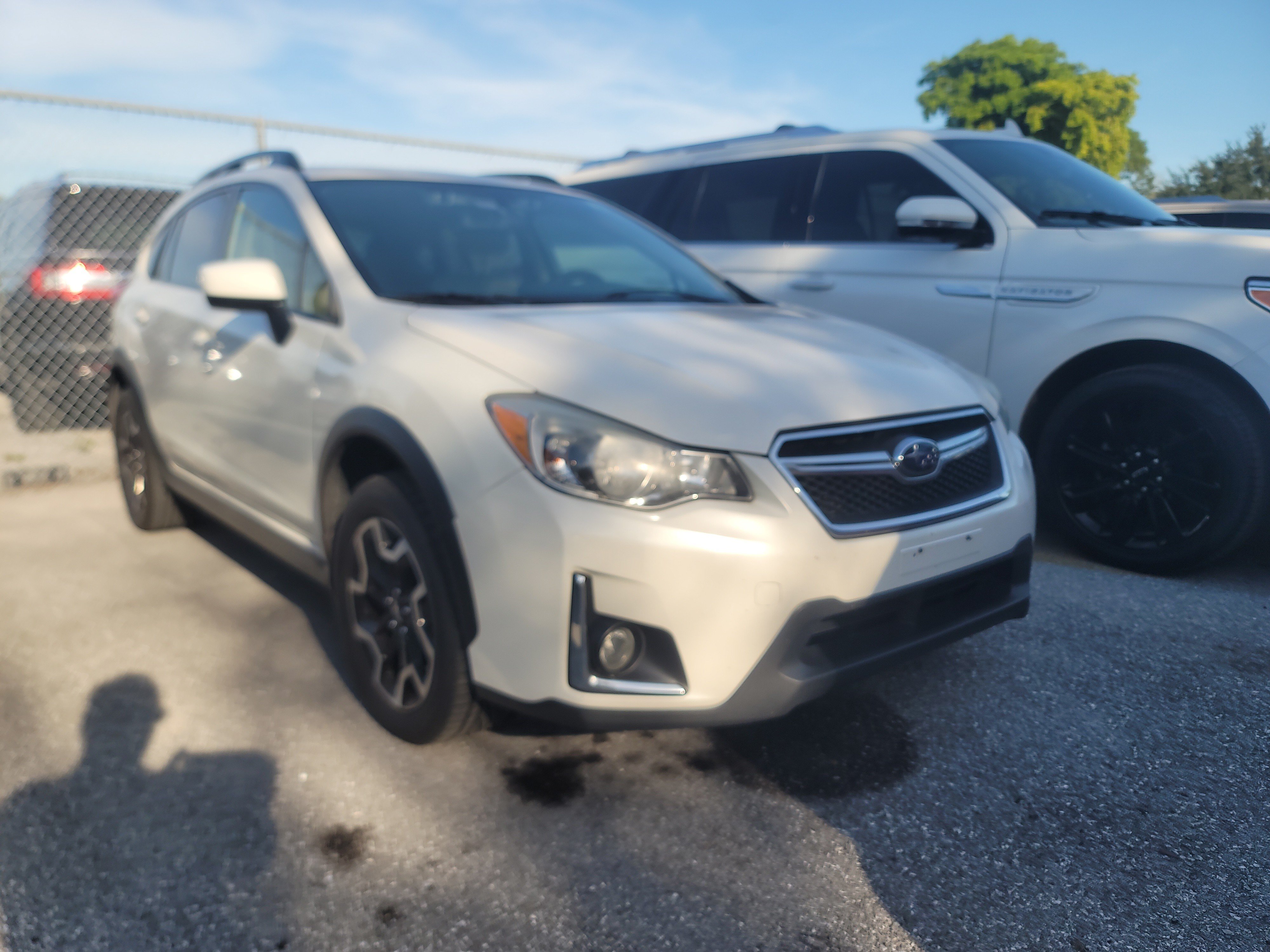 Used 2017 Subaru Crosstrek 2.0i Premium AWD/4WD image 3