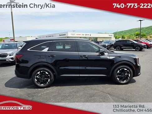 Used 2025 Kia Sorento S FWD image 24
