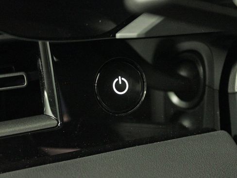 Used 2025 Porsche Taycan image 22