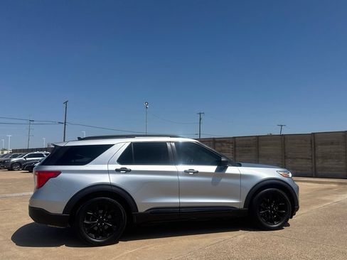 Used 2020 Ford Explorer XLT w/ Equipment Group 202A RWD image 26