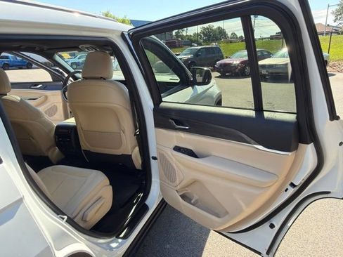 Used 2025 Jeep Grand Cherokee L Limited w/ Black Appearance Package AWD/4WD image 25