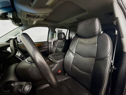 Used 2019 Cadillac Escalade Premium Luxury w/ Escalade Sport Edition image 24