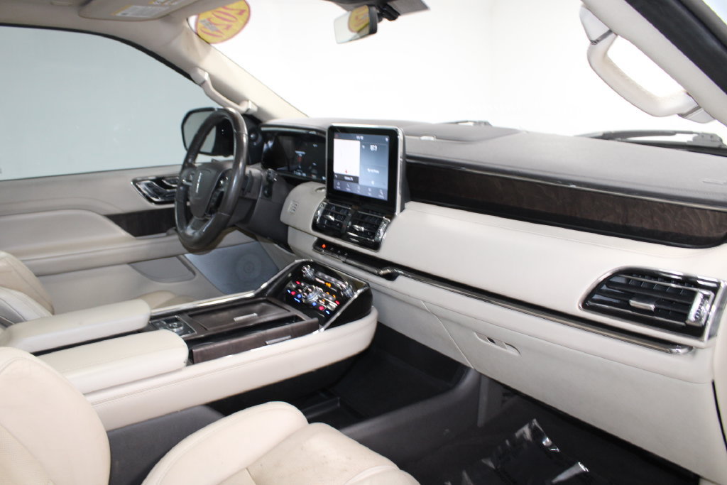 Used 2020 Lincoln Navigator L Reserve w/ Luxury Package AWD/4WD image 31