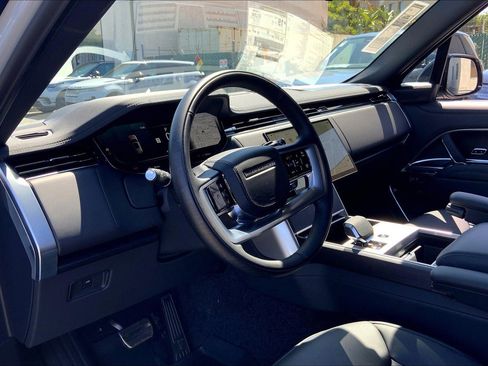 New 2025 Land Rover Range Rover SE image 9