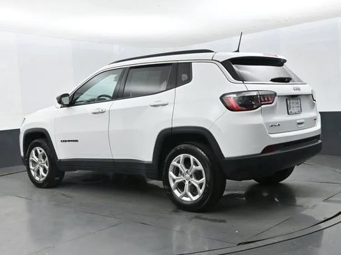Used 2024 Jeep Compass Latitude AWD/4WD image 9
