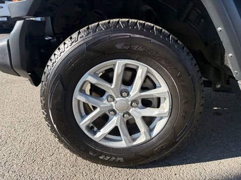 Used 2023 Jeep Wrangler Sport S image 13