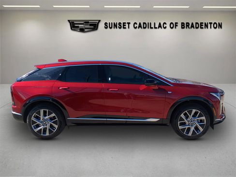 New 2026 Cadillac Optiq Luxury 1 image 3