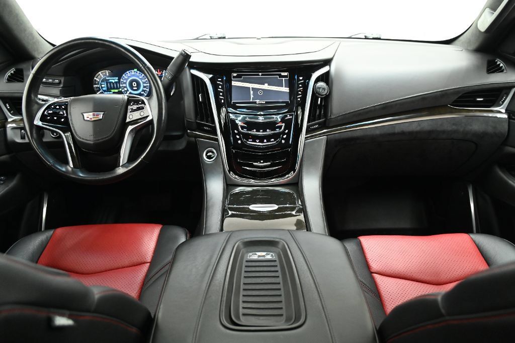 Used 2018 Cadillac Escalade Platinum AWD/4WD image 26