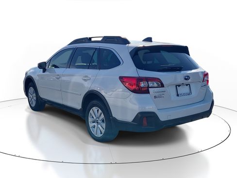 Used 2018 Subaru Outback 2.5i Premium image 4