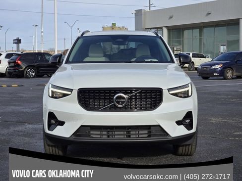 Used 2026 Volvo XC40 B5 Plus w/ Protection Package Premier AWD/4WD image 2