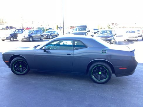Used 2019 Dodge Challenger SXT image 5