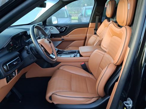Certified 2023 Lincoln Aviator Black Label w/ Jet Package AWD/4WD image 12