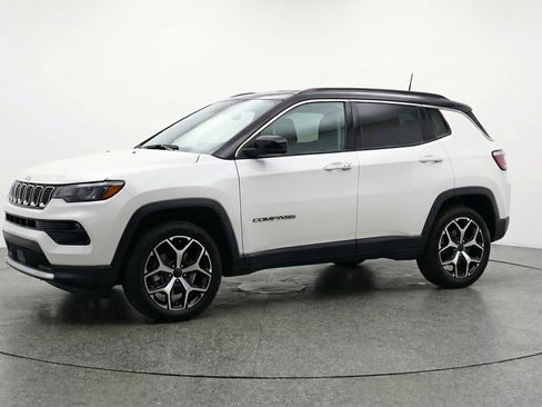 Used 2025 Jeep Compass Limited image 3