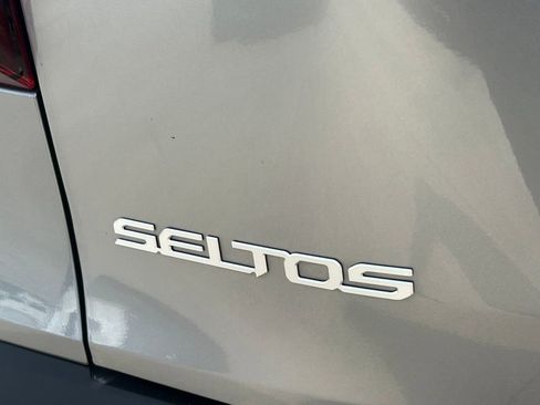 Used 2025 Kia Seltos S image 12