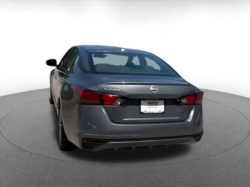 Used 2025 Nissan Altima 2.5 SV FWD image 9