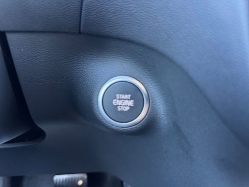 Certified 2025 Volvo XC40 B5 Core image 17