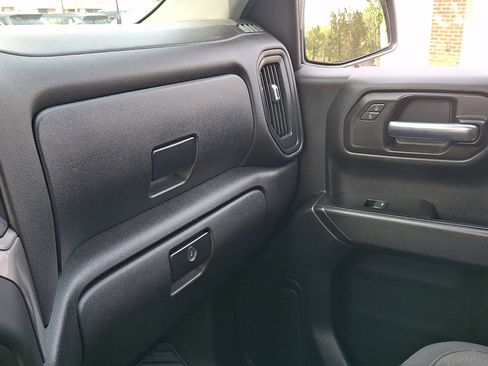 Used 2022 Chevrolet Silverado 1500 Custom AWD/4WD image 31