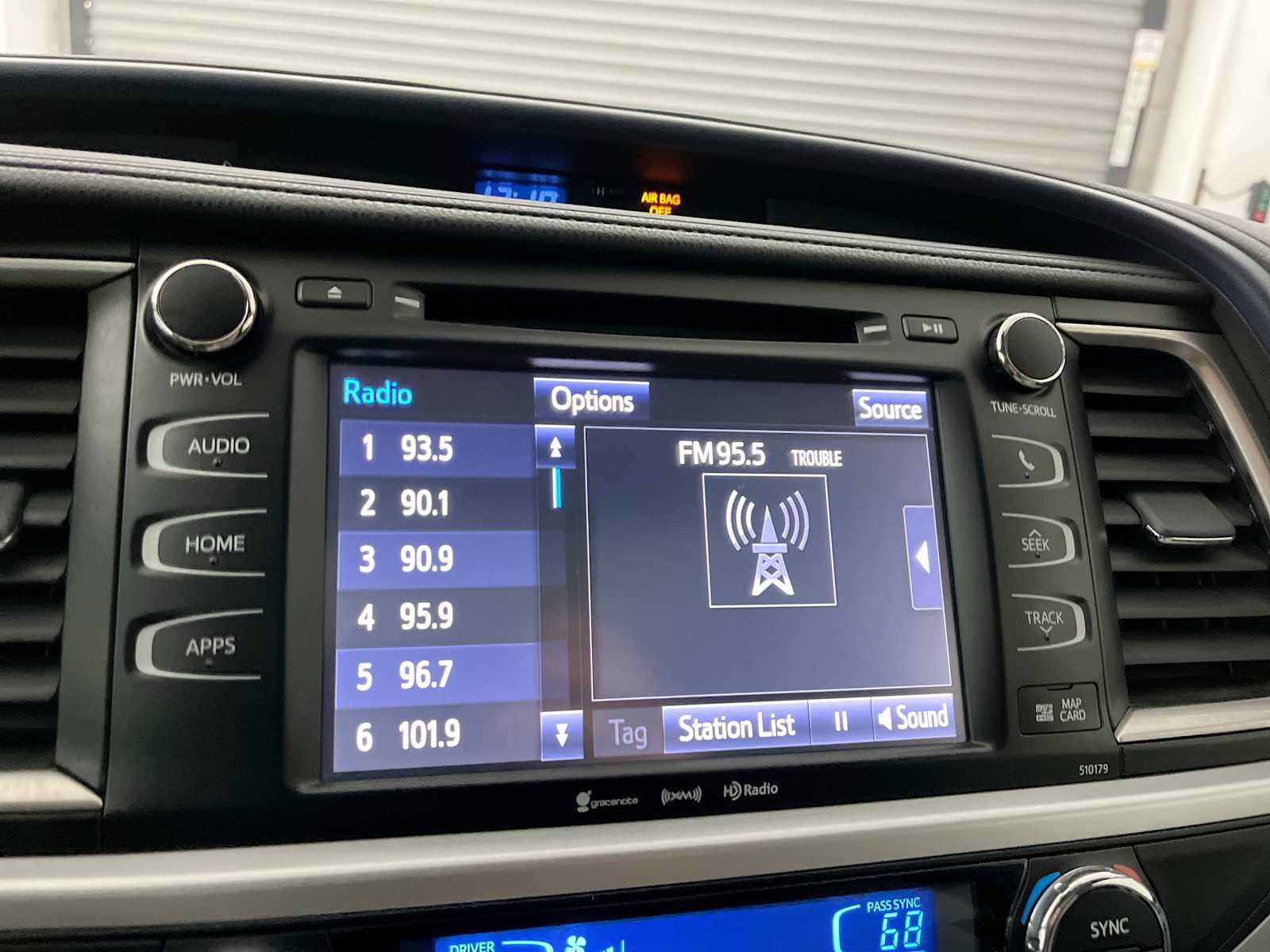 Used 2017 Toyota Highlander XLE AWD/4WD image 18