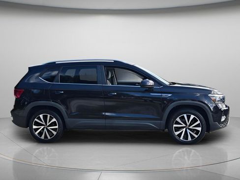Certified 2022 Volkswagen Taos SE w/ IQ.Drive SE Package FWD image 4